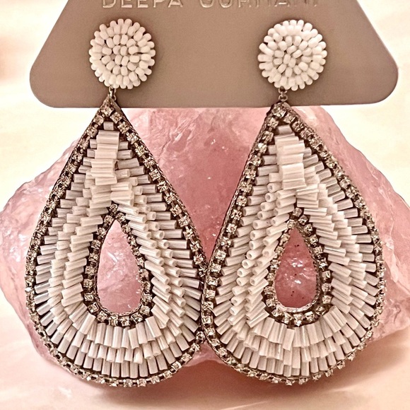 🌺🎉HP🎉🌺 NWT Deepa Gurnani Beaded White Crystal Hoop Chandeliers - Picture 15 of 16